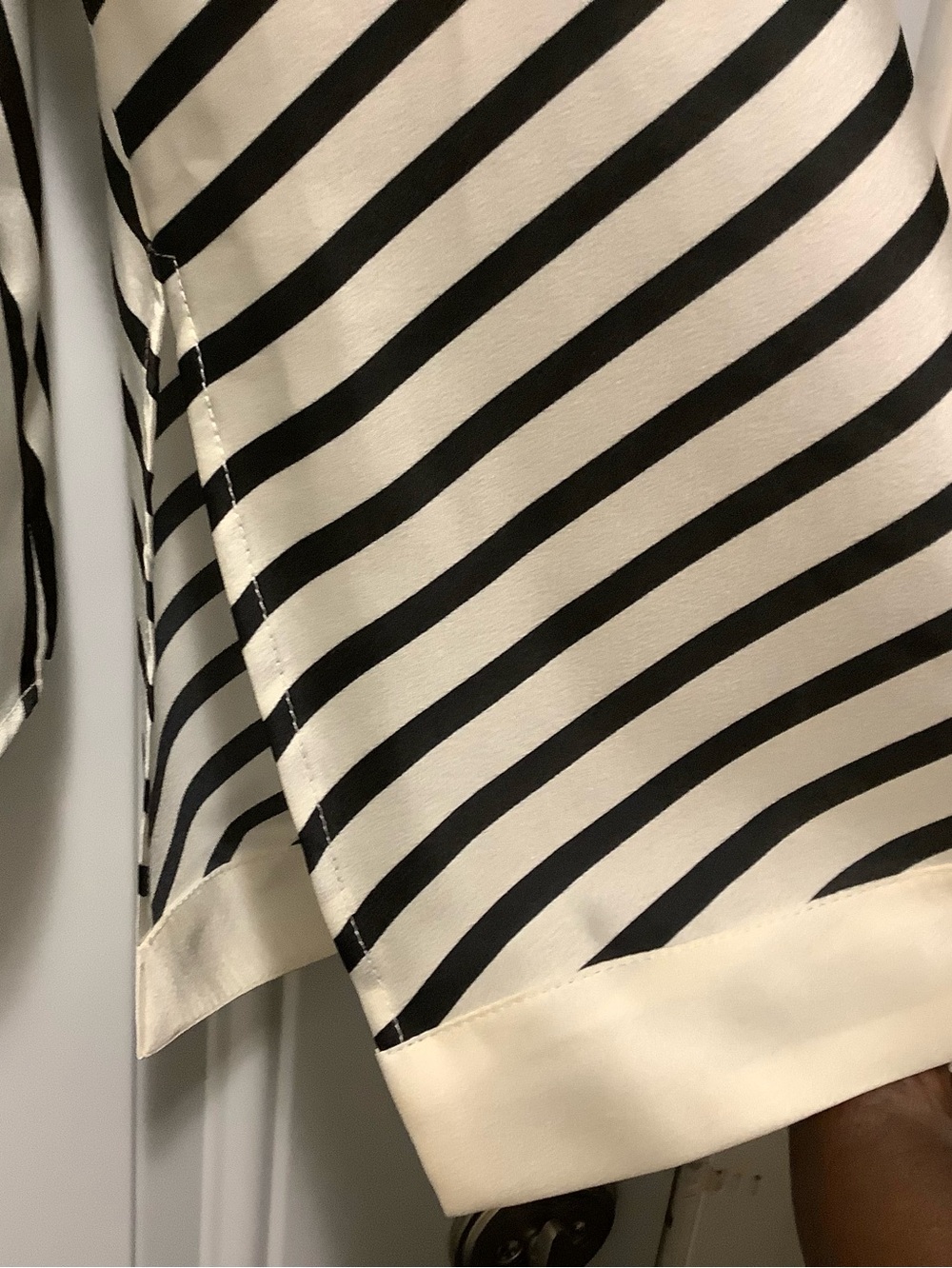 Black and White Vertical Stripe Tie-Front Blouse Split Bell Sleeve Chic Flowy M - Picture 4 of 10